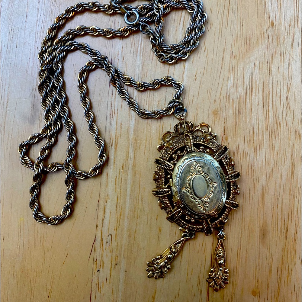 Vintage locket Florenza